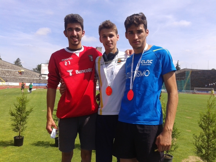 Carlos Gomes do CLAC, primeiro da direita