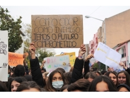 Alunos em protesto contra os maus-cheiros em Alcanena