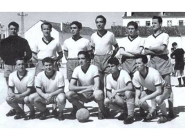 Equipa do CDTN na poca 1958/1959: Jos Torres est ao meio na fila de baixo. [Foto: Facebook Nuno Vasco]