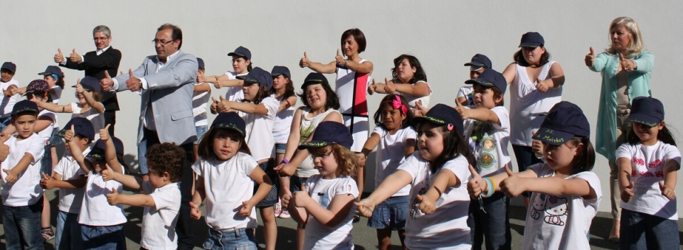 Alcnio Hermnio, Joo Paulo Rosado, Maria do Cu Albuquerque e Celeste Simo com os alunos