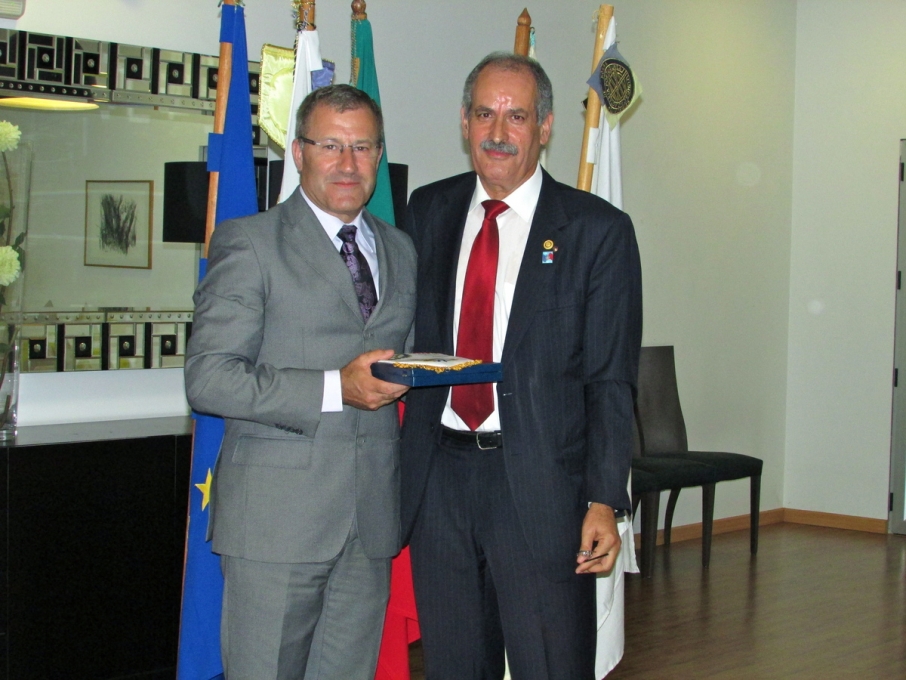Coronel Meireles dos Santos com o vice-presidente do Rotary Clube de Abrantes
