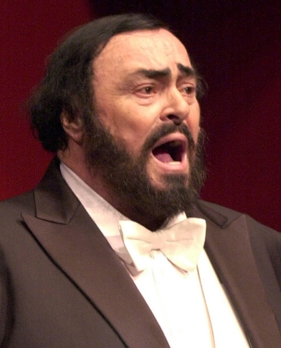 Luciano Pavarotti nasceu a 12 de outubro